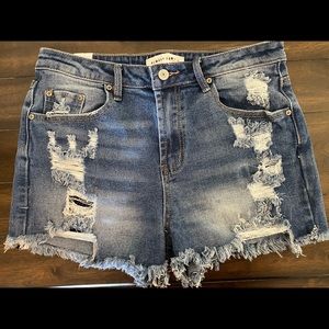 Ripped dark blue jeans 💙